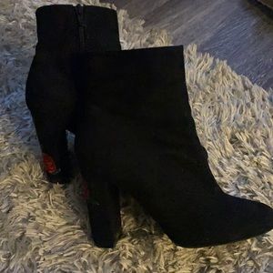 Like new boots. Only worn a few times.